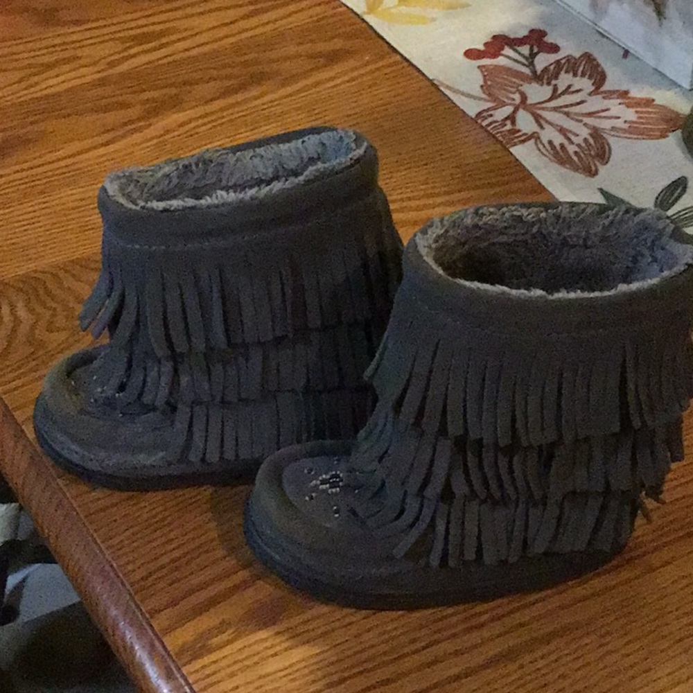 Manitobah Mukluks, toddler size 9. $229 MSRP.